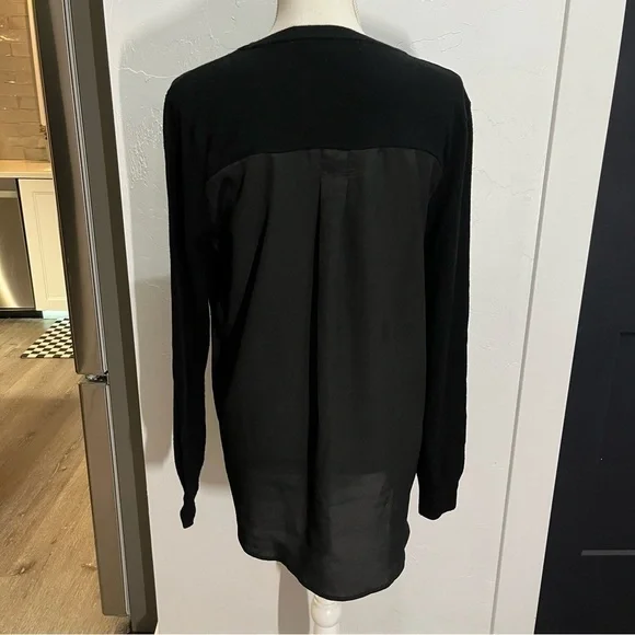 One A Black Keyhole High Low Knit Top Medium - Picture 5 of 10